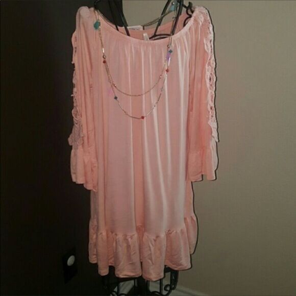 NWOT‎ Off the shoulder dress - Picture 3 of 4